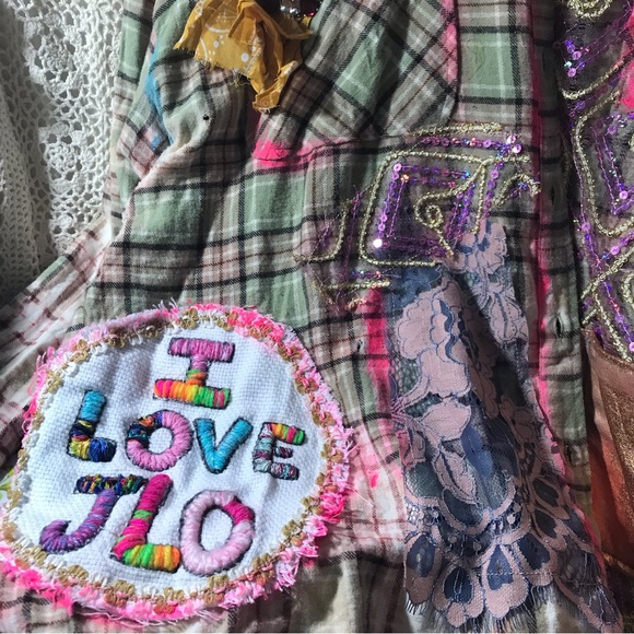 ANNA DRAY Creation Jennifer Lopez cropped flannel. Handmade fancy fabrics brooch - Picture 7 of 16